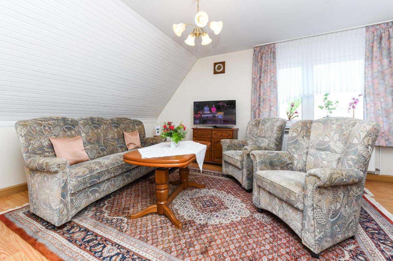 Ferienwohnung Im Haus Weinstock Esens Extérieur photo